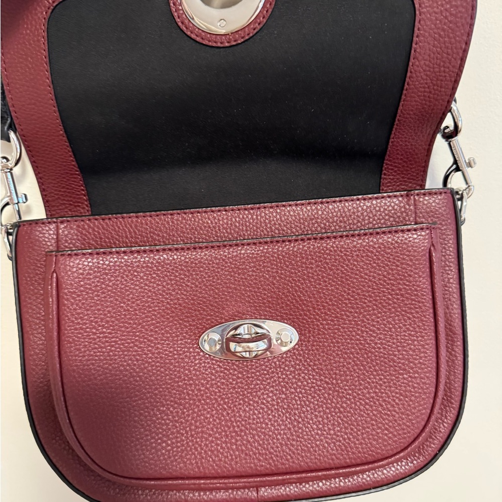 Marc Jacobs burgundy Crossbody - Picture 3 of 9